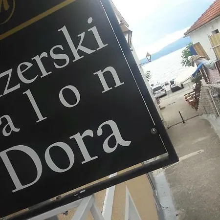 Dora בית הארחה 3*